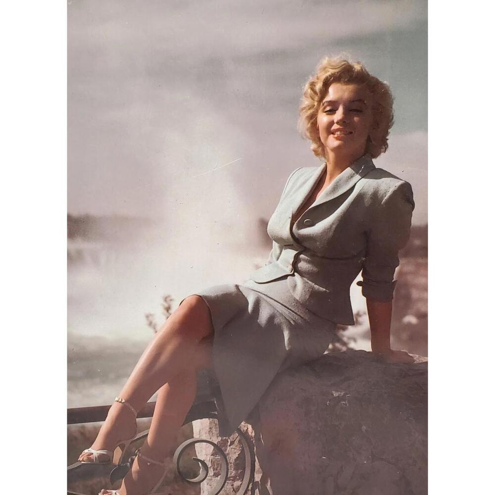 Vintage 80's Marilyn Monroe Niagara Falls 1950s Vintage Color Photo Print 12x15" - Picture 3 of 4